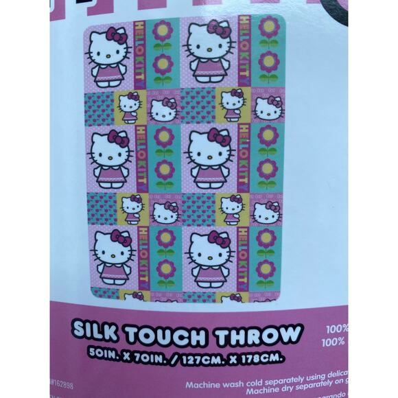 Hello Kitty Silk Touch Throw Blanket 50x70 Pink Pastel Flowers Sanrio NWOT Soft - Picture 3 of 4